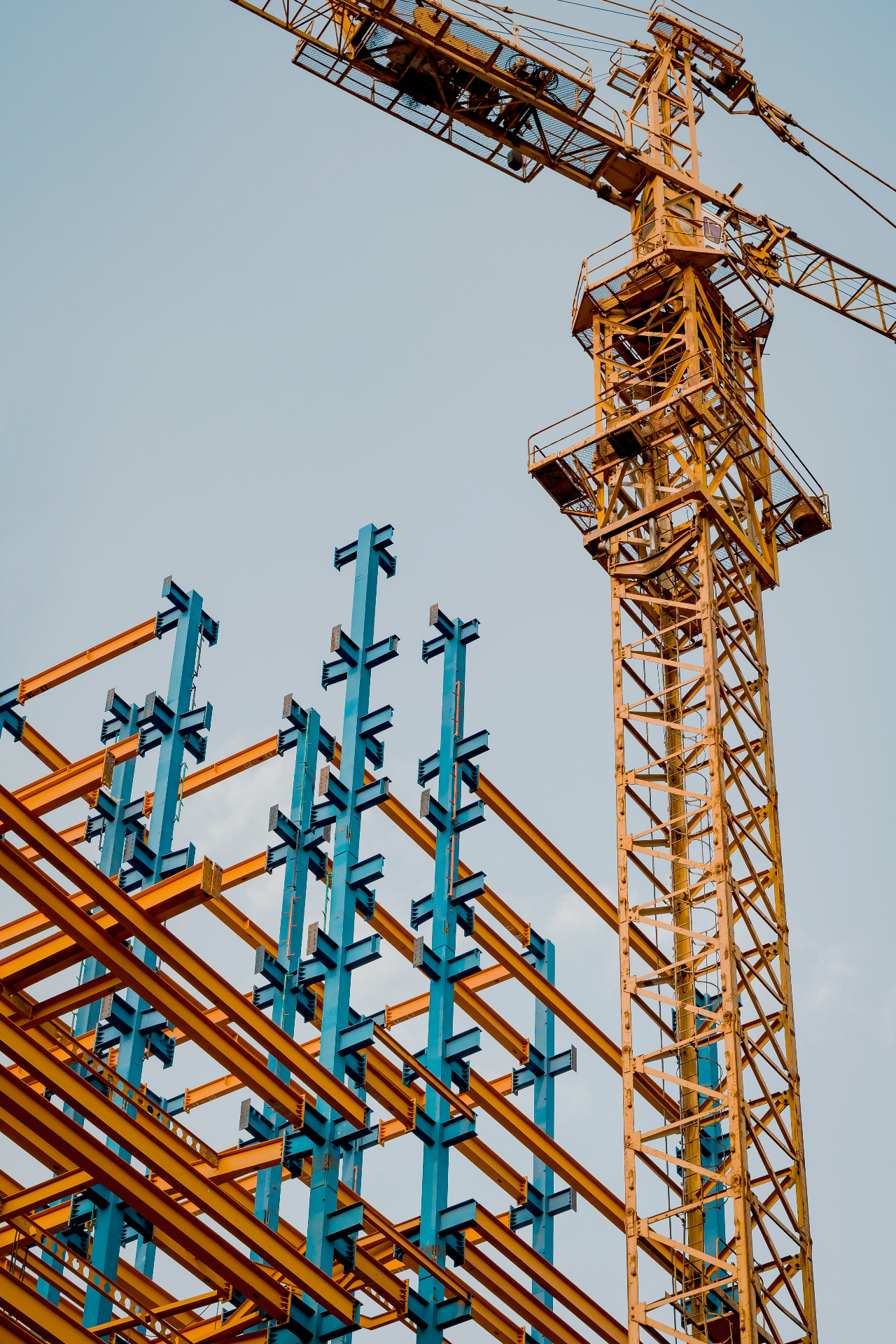 Construction crane and steel framework